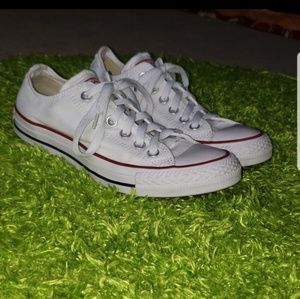 Women's white converse!! 💜💜